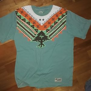 LARGE MENS LRG TRIBAL GRAPHIC T-SHIRT